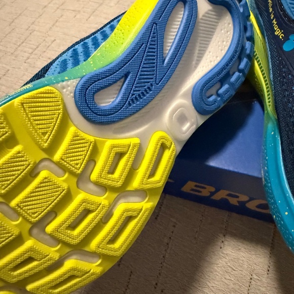 Brooks Adreneline GTS 24 RunDisney Size 8 - Picture 6 of 7